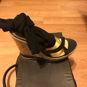 NEW - R & Renzi Black Leather Wedge tie up Sandals